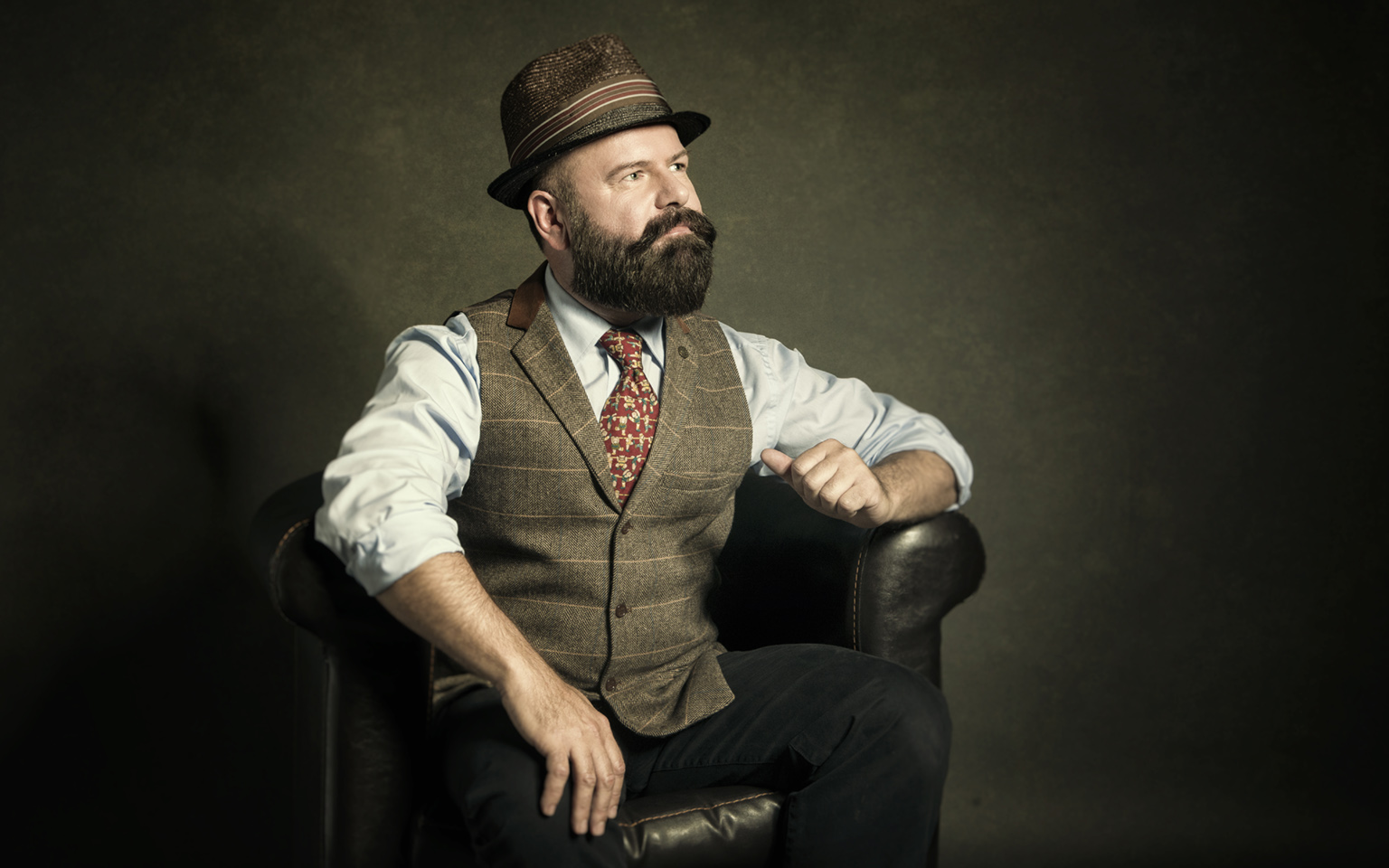 Beardmen – Bart Fotoshooting in Wien mit Haarspalterei der Barbershop